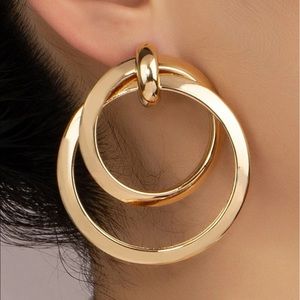 NWOT Round Drop Earrings Gold